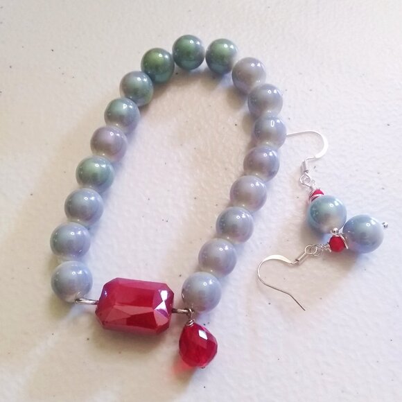 Dove Gray & Red ~ Chunky Beaded Bracelet + Earring Set ~ Smooth Business Attire - Picture 1 of 8